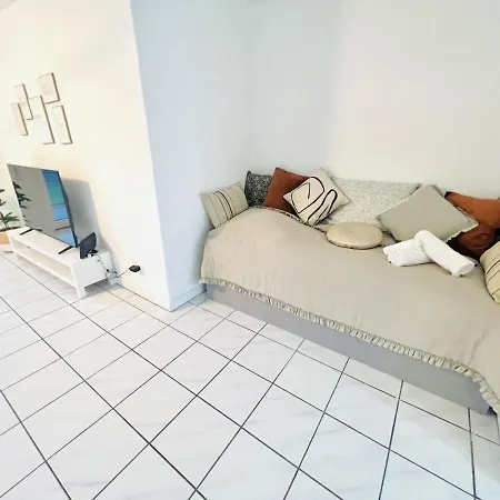 Homely - Modern - Fuer 4 - Boxspringbetten - Internet Apartment